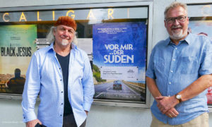Pepe Danquart und Kay Hoffmann vor dem Caligari Kino Ludwigsburg (Foto: Günther Ahner/HDF)